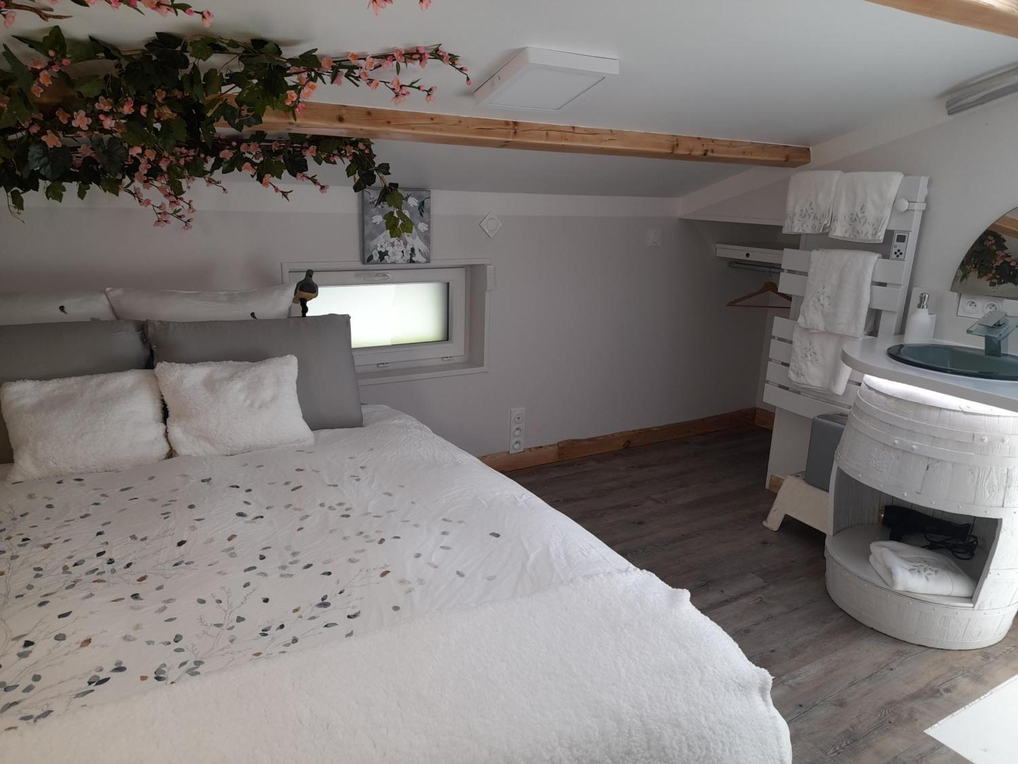 Saint-Bernard  La Maison Du Bonheur, Borne De Recharge Ve מראה חיצוני תמונה
